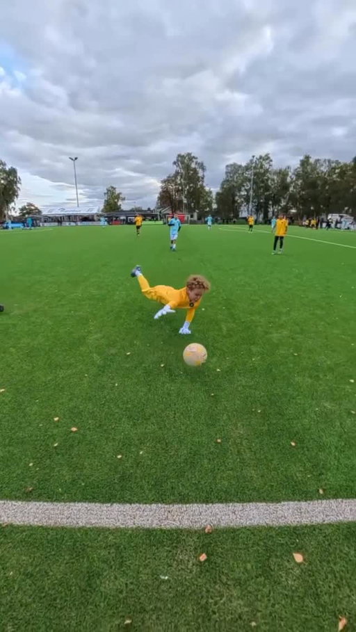 Save or No??? 🧤

Incredible goalkeeping from @goalkeeperpiet 🤯🔥

#football #soccer #gkunion #keeper