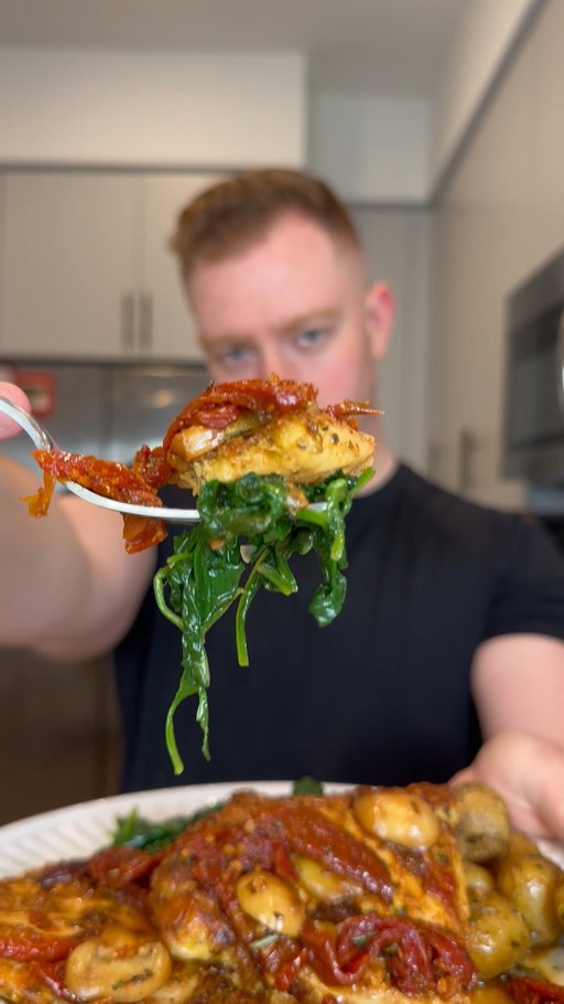 High protein, packed with flavor, and made entirely in our favorite stainless steel cookware. This Tuscan Chicken packs works toward macro goals and comes together seamlessly. We paired it with garlicky sauteed spinach and lemon herb potatoes roasted right in the same pan since it is oven safe up to 500 degrees. Dinner is served. 

What is your go to high protein weeknight meal? 👇

#TuscanChicken #HighProteinRecipes #StainlessSteelCookware #WeeknightMeals #MealPrep