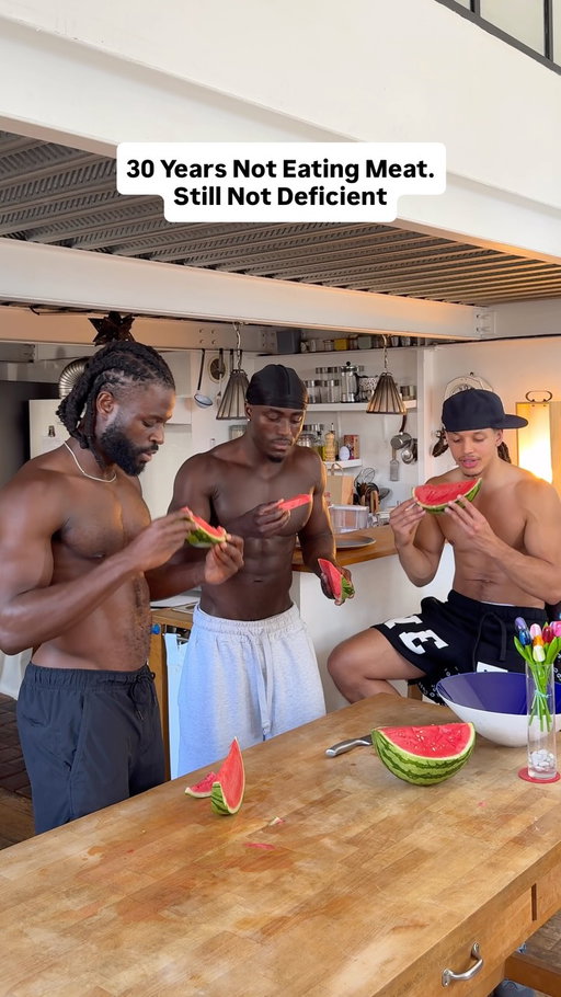 30 years combined of not eating meat between the three of us 💪🏽 (recipes via links in bio)

Walking proof that there’s more than one way to do it. Growing up we didn’t have many examples of people that looked like us eating this way. We had to question a lot of stereotypes. 

A man and not eating meat?
Black and not eating meat?
Athletic and not eating meat?

You have to be a living example of the change you want to see in the world 🆙

Not trying to convince anyone. Just sharing what works for us. There’s more than one way to build a healthy, strong body. 

The best diet is the one that works for you. 

#wholefoods #fruit #unprocess #protein