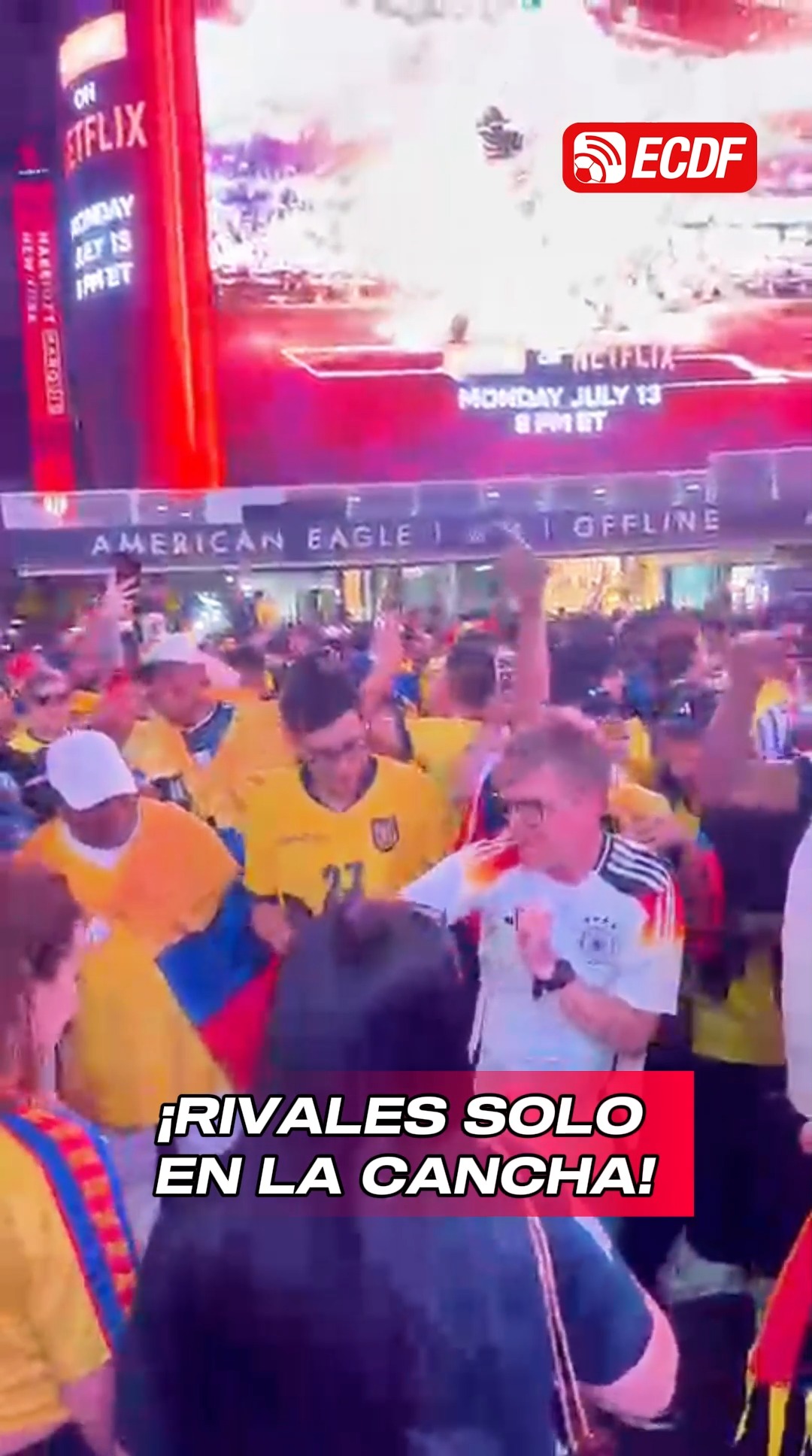 🇪🇨🇩🇪¡ECUATORIANOS Y ALEMANES BAILAN MUSICA ECUATORIANA EN TIMES SQUARE! 🔥

🗣️Hinchas de La Tri y Alemania compartieron en el banderazo esto previo al encuentro de este jueves.

📹 : @diegoteran93