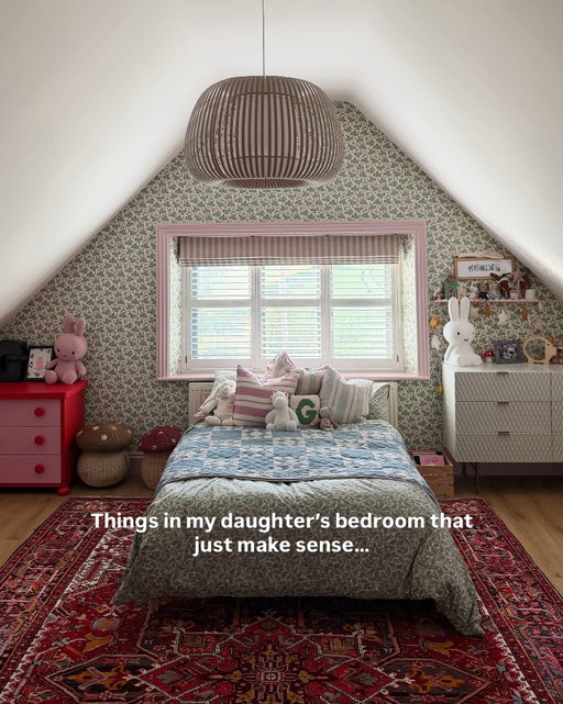 Things in my daughter’s bedroom that just make sense 🫶🏼 The perfect little girls space full of whimsy ✨💕 any questions about where things are from, just let me know 🫶🏼 
@lick @amticoflooring @londonpersianrugcompany @dunelmuk @pigletinbed