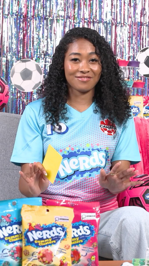 Lesson of the day? 
Stay sweet to avoid those Yellow and Red cards. ⚽

La leçon du jour?
Restez gentils pour éviter les cartons jaunes et rouges. ⚽