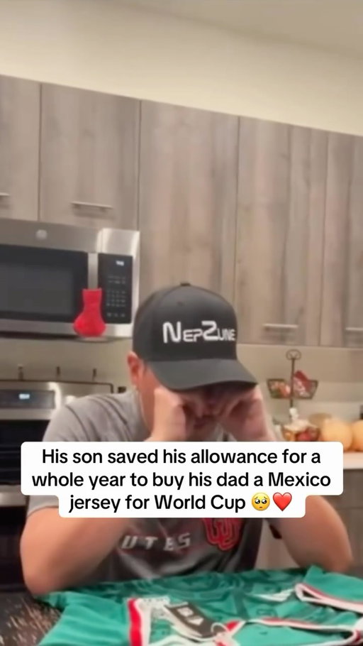 Wholesome father-son moment 🥹 #FIFAWorldCup

🎥: TikTok/nep2une12 via @sportscenter