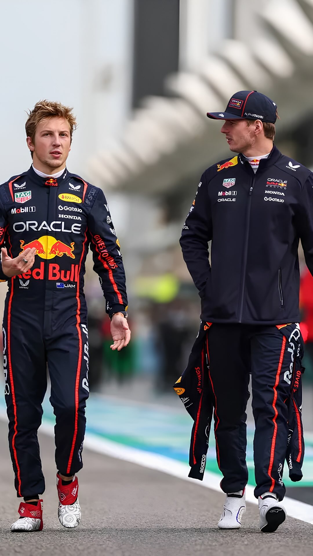Liam Lawson on what Max Verstappen is really like as a teammate… 👀🏎️

From support behind the scenes, to his ruthless mentality on track, Lawson explains what makes Max so unique.

Comment “Lawson” and we’ll DM you a link to the full episode! 🔗