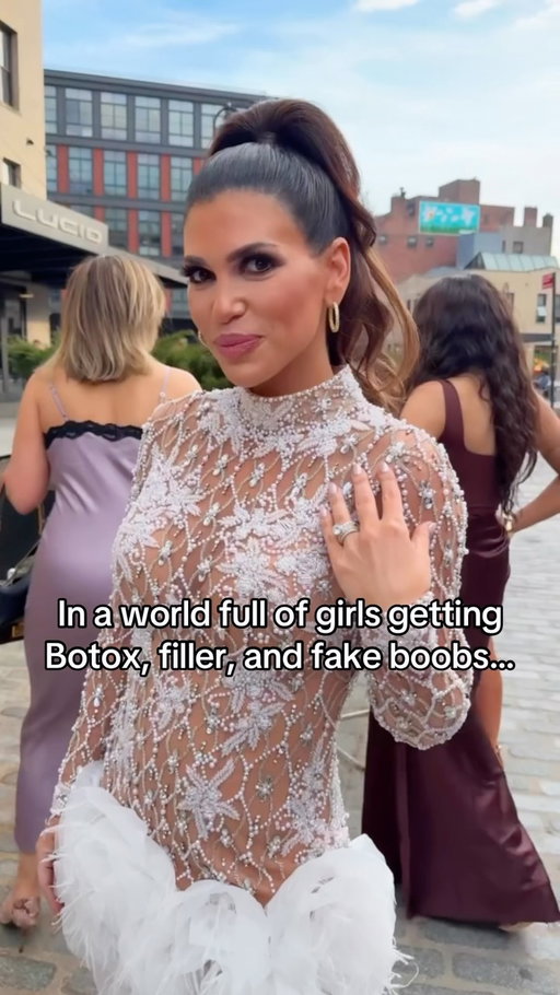 Unique ✨ @thelipbunny @thelipbunnybeauty 

#rhori #bravotv #realhousewivesofrhodeisland #realhousewives