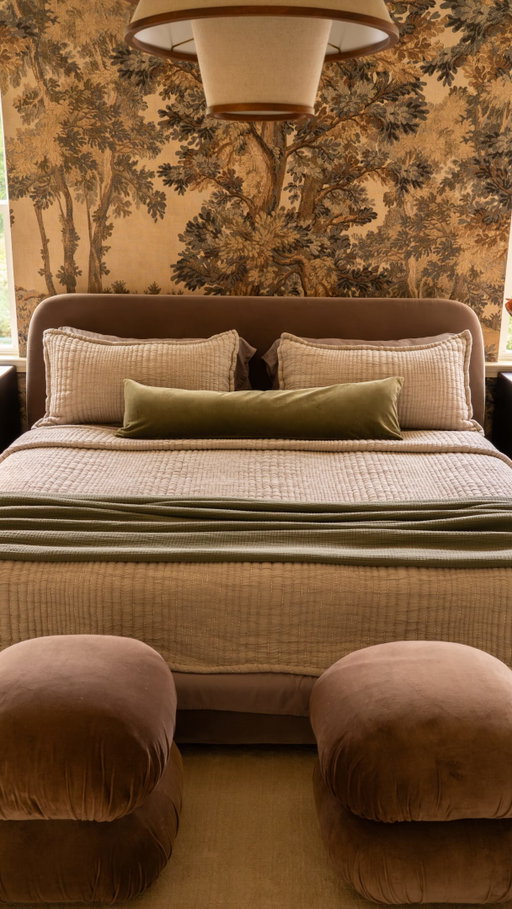 We may have made staying home a little too easy 

@interiorbyrumeysa styles her bedroom with the Bamboo sheet set, organic cotton channel stitch coverlet set and premium down alternative pillow