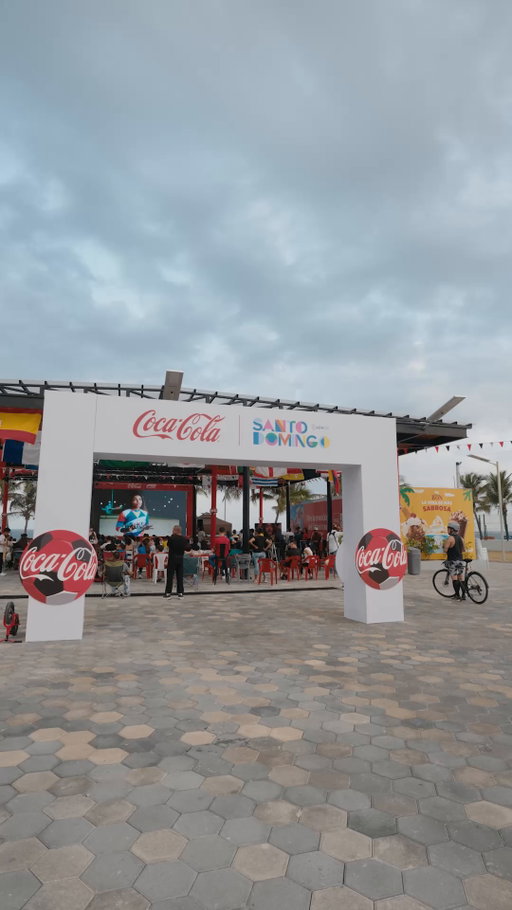 Así se vivió una jornada llena de pasión, sonrisas y momentos para compartir en el Malecón Deportivo. ⚽🥤 Esto apenas comienza; acompáñanos todos los días y sigue viviendo la magia del fútbol junto a Coca-Cola.