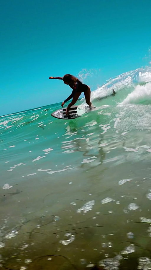 Quick one 👋 @freestylewatches 
Loving my summer top from @bodyglovegirl 🩱

🔜 Clip from an upcoming video 
🎥: @samvictor7 @osmo_global 

🖤 #Skimboarding #SkimGirlz
🏄🏽‍♀️: @victoriaskimboards