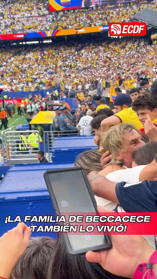 🇪🇨 ¡UN FESTEJO QUE EMOCIONA🥳

🥹La familia de Sebastián Beccacece vivió con mucha emoción el gol de la clasificación de #LaTri. 

🫂Un abrazo lleno de alegría que refleja la ilusión de todo un país por seguir soñando en la Copa del Mundo 2026.