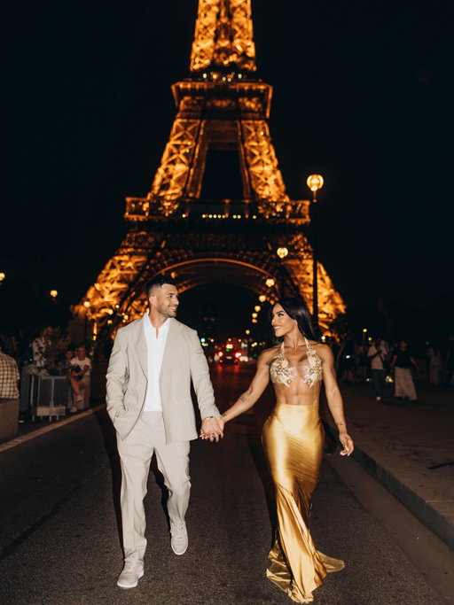 Contigo entendí que el amor no siempre hace ruido. A veces simplemente se siente… en una mirada, en una sonrisa, en una mano que nunca quieres soltar. Te Amo @pablo.caruso.dip 

Photos: @litvinjulia.photo