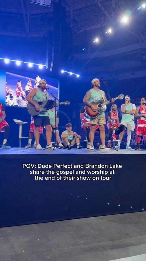 What an amazing first night of the Squad Games Tour 🙌 Incredibly blessed to take a moment at the end of our show for some time in worship. Couldn’t have done it without @brandonlake or @harlemglobetrotters 🤍
