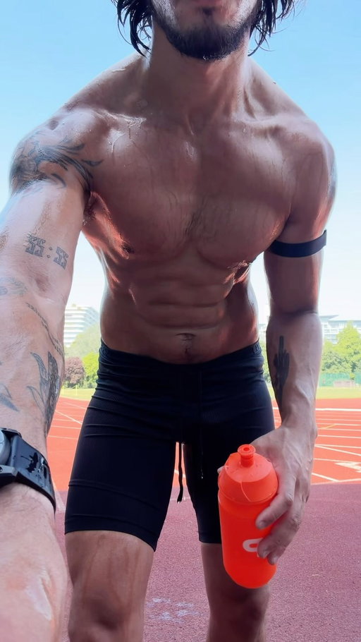 Risking heat stroke just for improved fitness 🥵

#running #fitcheck #fitnessmotivation