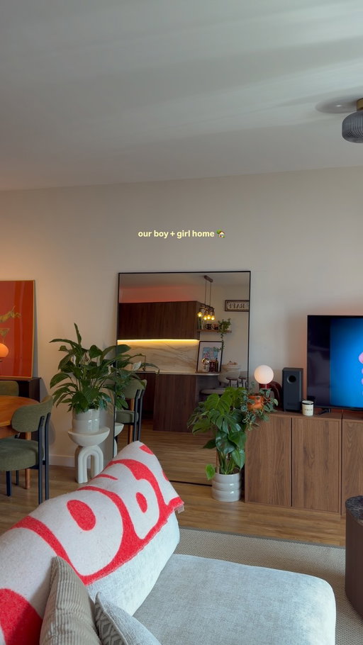 have we maxed out our boy 🤝 girl home?? 🏡 

#Homedecor #apartmentinspo #apartmentdecor #edinburghflat #midcenturymodern