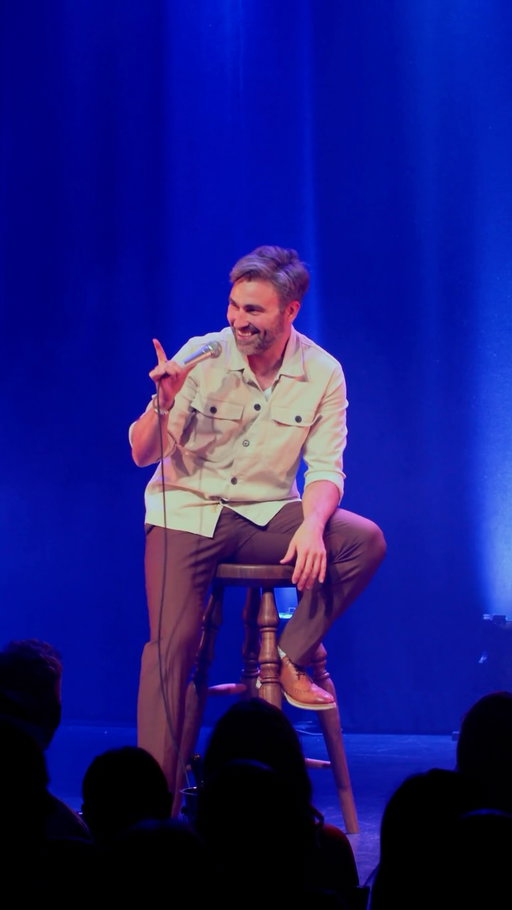 La tournée de @simon.gouache continue en force et ses dates estivales affichent complet! 🥳

Ne vous inquiétez pas, il a une multitude de dates à l’automne! Rendez-vous sur son site web pour trouver la vôtre. 📆