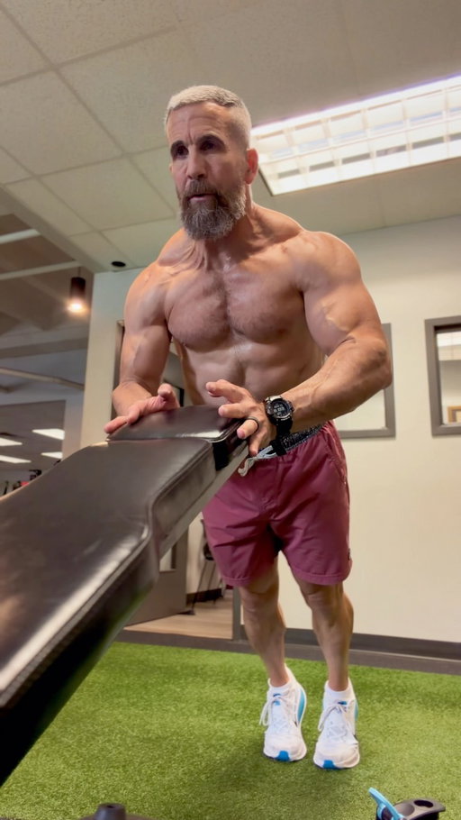 Chest day isn’t over until your arms negotiate a peace treaty😂😤

#chestday #finisher #bodyweight