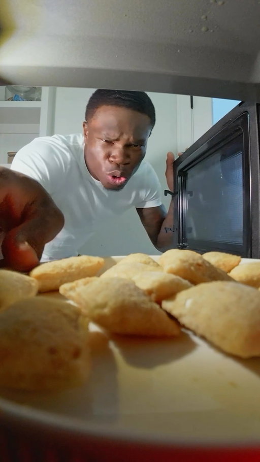 #ad Caught the perfect game-day snack. @totinos’ ready before the game starts.