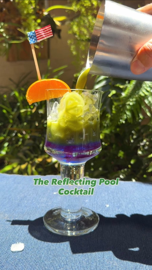 The Reflecting Pool 🦠🇺🇸💚

Inspired by the beautiful new paint job of the Lincoln Memorial Reflecting Pool, this cocktail is a super fun margarita variation in a beautiful American Flag Blue color 

2oz Tequila Blanco 🇲🇽
1oz vanilla liqueur 🍨 
1oz lime juice 🍋‍🟩 
1oz pineapple juice 🍍 
1 bar spoon matcha 🍵 

Bottom Layer 
1oz simple syrup 🍭
1/4tsp of blue spirulina 💙