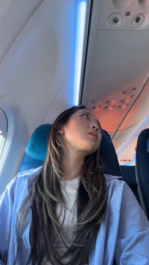 anyone else struggle to sleep on planes? 😴✈️ #ugc #contentcreator #travel #lifestyle #tech