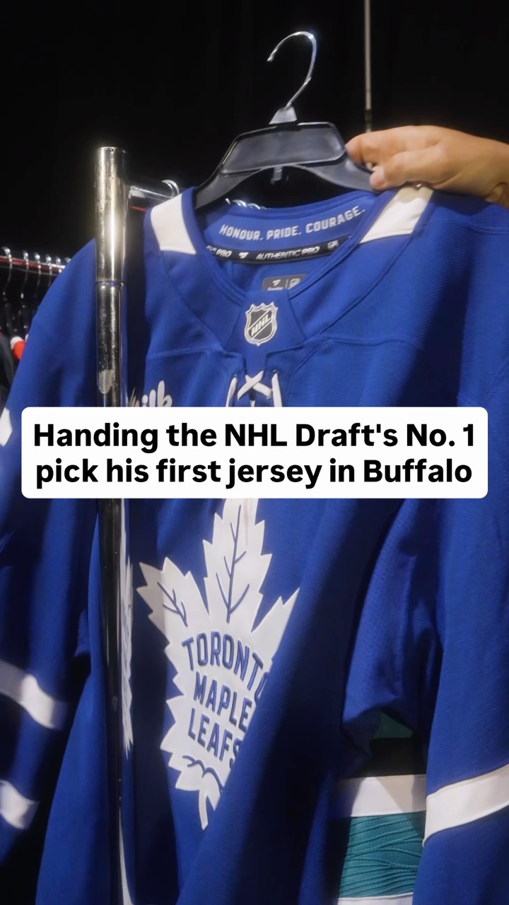 SPECIAL DELIVERY 🏒

Gavin McKenna is No. ☝️ so we made sure to hand-deliver his brand new @mapleleafs threads. ✅ 

Grab yours now in the Fanatics App and join the party 🎉