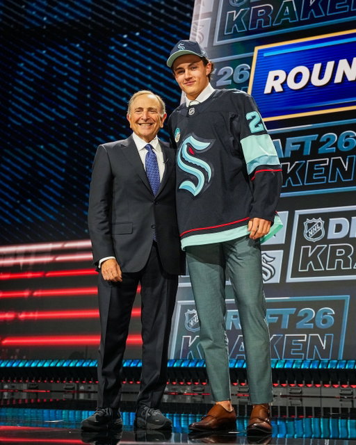 A moment @cjreid_94 will remember forever 🥹

#NHLDraft | @upperdecksports