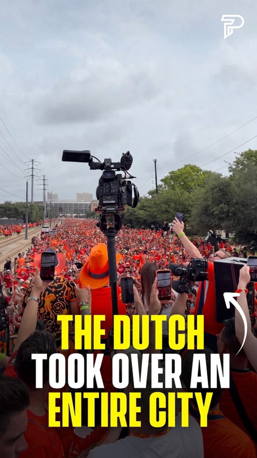 Thousands of Dutch fans flooded downtown Houston ahead of their World Cup match, turning the streets orange with one of the biggest fan takeovers the city has seen. “Links Rechts” echoed off buildings as locals stopped to watch.

Houston has hosted Super Bowls, Final Fours and World Series games. They said they’d never seen anything like this.

(via: @yuki.indy)

#reelheadline #pubity #viral