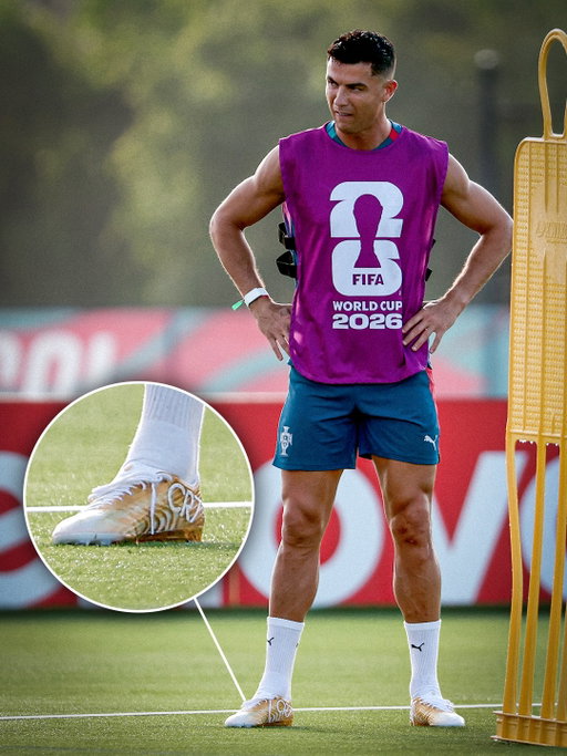 🌕 𝐑𝐄𝐀𝐃𝐘 𝐅𝐎𝐑 𝑮𝑶𝑳𝑫𝑬𝑵 𝐂𝐑𝐈𝐒𝐓𝐈𝐀𝐍𝐎 👟✨

Cristiano Ronaldo unveils his new special boots ahead of the game vs Colombia to celebrate 𝟔 𝐖𝐨𝐫𝐥𝐝 𝐂𝐮𝐩𝐬 𝐠𝐨𝐚𝐥𝐬 𝐫𝐞𝐜𝐨𝐫𝐝 🤵🏼‍♂️

Tonight, ready to play with his new boots for the first time 🇵🇹