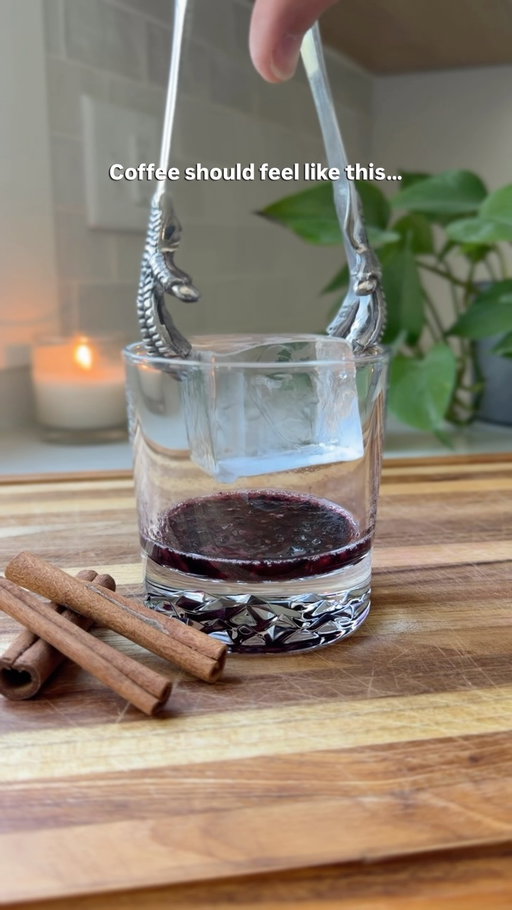 Blackberry maple cold brew ☕️

While I drink most of my coffee black, I love to play bartender from time to time and make it feel more like a cocktail.

#coldbrew #coffee #icedcoffee