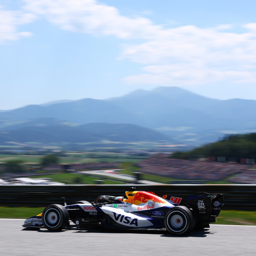 Oracle Red Bull Racing and Red Bull Ford Powertrains at the Red Bull Ring. Now that has a nice ring to it. #AustrianGP #RBFPT

📸 | Getty Images