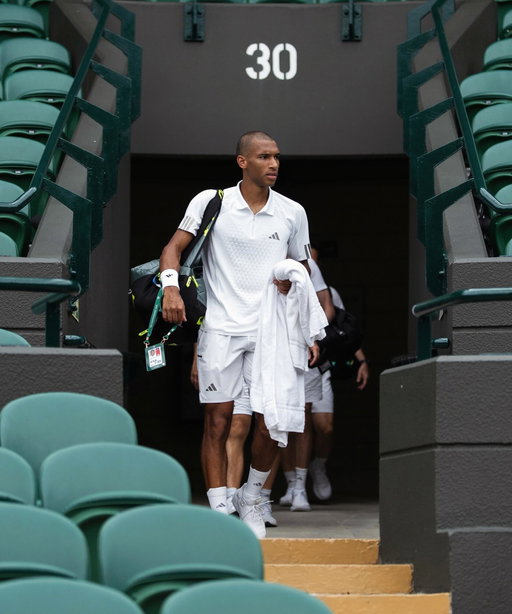 Got a bit too inspired by the freshly cut grass and decided to do the same to my hair 👨🏽‍🦲🌱😉

#03haircut

📸: @wimbledon