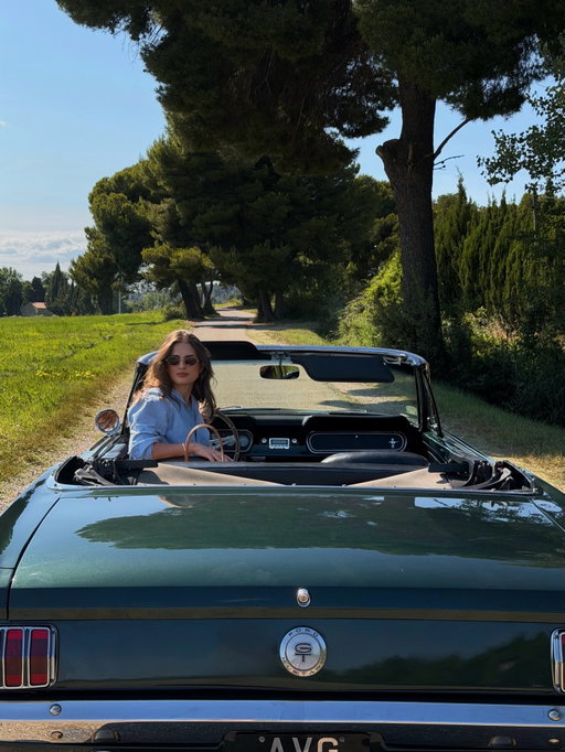 An old soul who loves old things.

Vintage cars from @provenceclassics.co