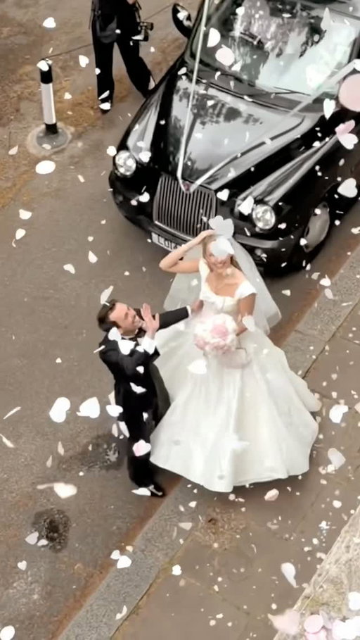 When one confetti moment isn’t enough 🙊🤍💍 

#londonwedding #citywedding #vintagewedding #confetti #2026wedding