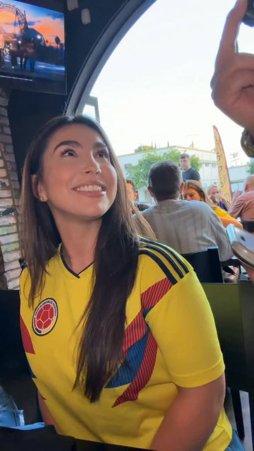 Colombians have officially got me in a chokehold my guy 😂🇨🇴🔥

#fyp #colombia #colombiana #medellin #worldcup2026