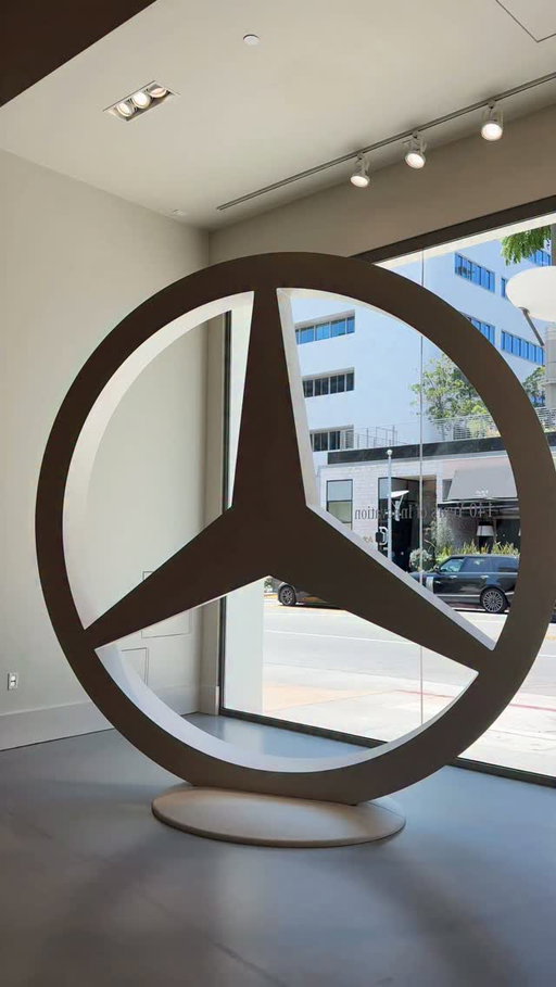 #ad I came for the cars, but Mercedes-Benz Studio LA turned out to be so much more.

From the design and craftsmanship to the coffee bar, live DJ, and exclusive merch, it’s a unique experience right in the heart of Beverly Hills. Definitely worth a visit! 

@mercedesbenzusa #MercedesBenz #StudioLA