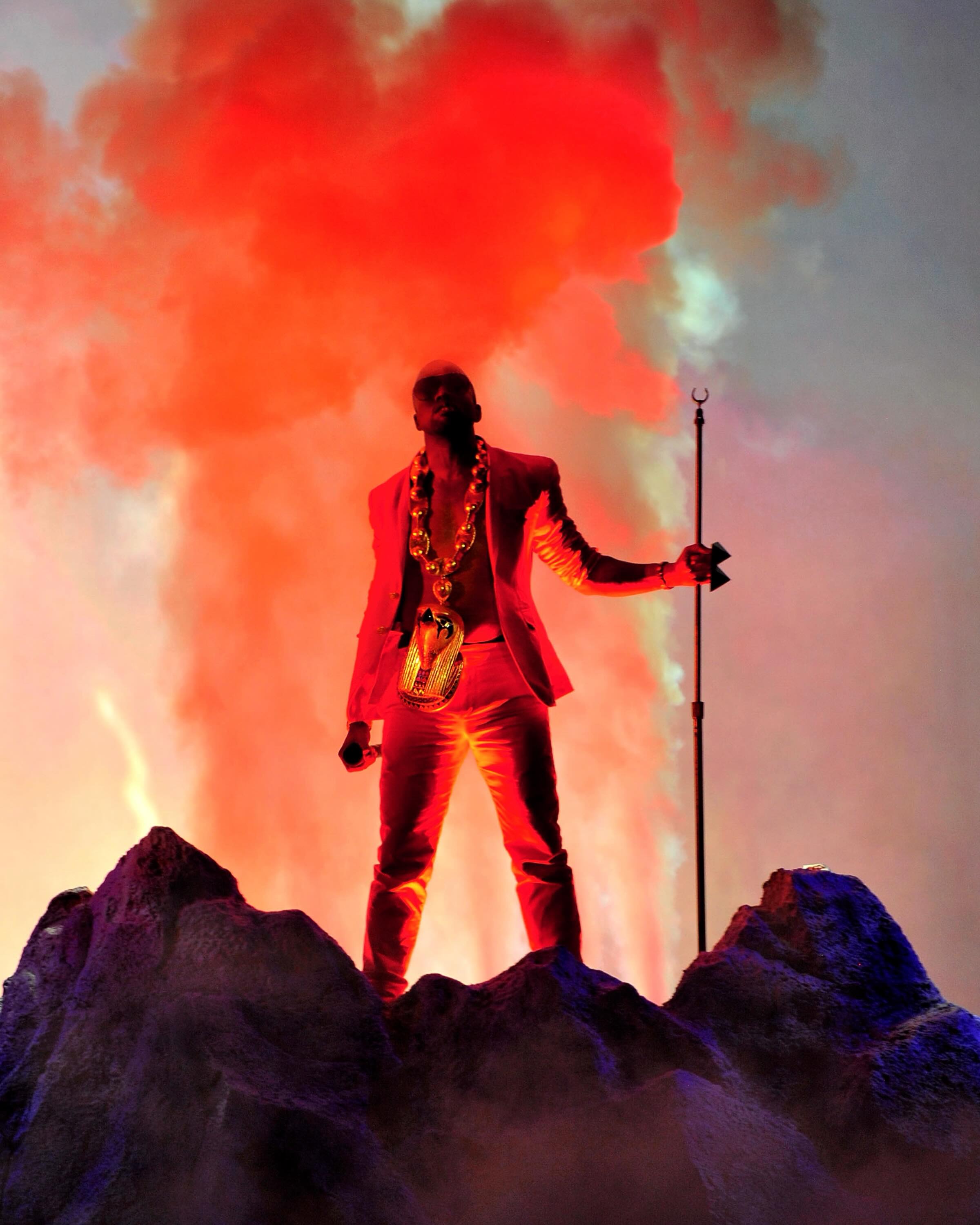 16 years ago today, Ye took the stage at the 2010 BET Awards after 9 months of silence👇

After the Taylor Swift moment at the 2009 MTV VMAs, Ye had largely disappeared from public life, cancelling his Fame Kills tour with Lady Gaga and retreating into a self imposed exile in Hawaii where he had quietly begun recording what would become ‘My Beautiful Dark Twisted Fantasy’

Nobody knew what version of Ye was about to show up to the BETs. When the awards began the lights went down and a volcano rose from the floor of the Shrine Auditorium, with Ye emerging from the top. He was draped in two massive pieces of ancient Egyptian inspired jewelry, a Horus chain and twin pyramid ring

Ye opened the show with “Power.” The song had only been out for a matter of weeks and the album it was teasing, ‘My Beautiful Dark Twisted Fantasy’, was still five months from dropping. What made this moment so significant was the context around it. Ye had been out of the public eye for months outside of a few interviews. This was his first major award show since the 2009 VMAs

He said no words before the performance and no words after. He just walked back on stage like he never left.