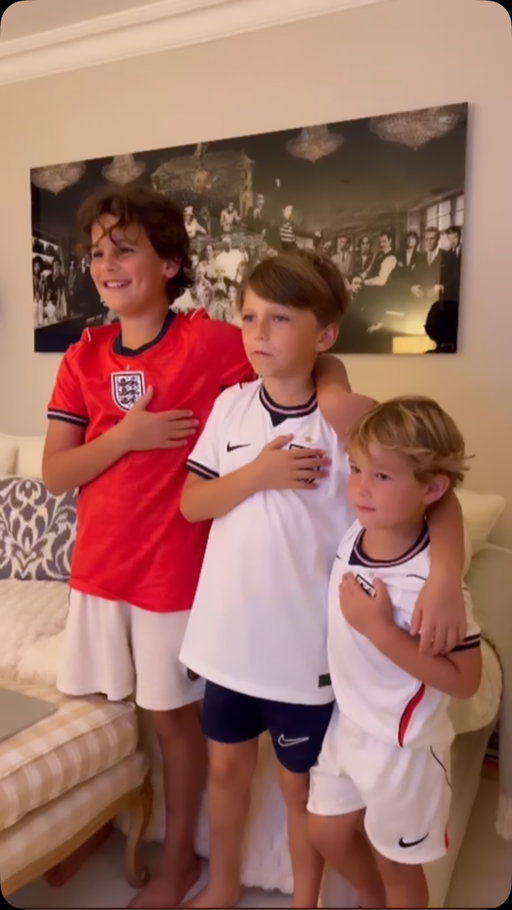 Come on England 🏴󠁧󠁢󠁥󠁮󠁧󠁿🏴󠁧󠁢󠁥󠁮󠁧󠁿🏴󠁧󠁢󠁥󠁮󠁧󠁿🙏🏼❤️

Football at nanny @suziewells_ tonight 🫶🏼✨