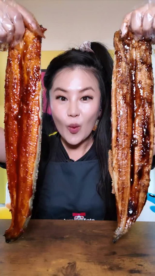 Okay… you guys HAVE to try this. I can’t believe it took me just 10 minutes to cook all this up🫪

This premium Korean eel from @unexpectedmeal.la is already 90% cooked, so all you have to do is crisp it up in a pan for a few minutes.
No extra oil. No complicated prep. Just the perfect amount of chewiness from the skin, meaty eel, and SO much flavor.
The quality is top notch too👌🏼 It’s one of the few premium Korean eels that’s certified antibiotic-free, with a firm, chewy texture that doesn’t fall apart while cooking. It’s even served as a VIP gift at luxury hotels in Korea😳 And you can now try it too!
Finish it with the sauce over low heat or you can enjoy it with salt or ssamjang.

Also, the eel soup… I didn’t expect much, but unexpectedly it was so yummy. @hyunee_bear LOVED it and killed it. It was so hearty and comforting, especially while he was recovering. It was the perfect soup to eat with the eels. 

If you want to try these, you can order through @unexpectedmeal.la , unexpectedmeal.com , or @sayweee_official

#food #foodie #cooking #eel #sponsored
