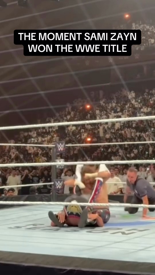After 10 tries, Sami Zayn finally holds the WWE title 🏆 #WWENOC

(via @turki)