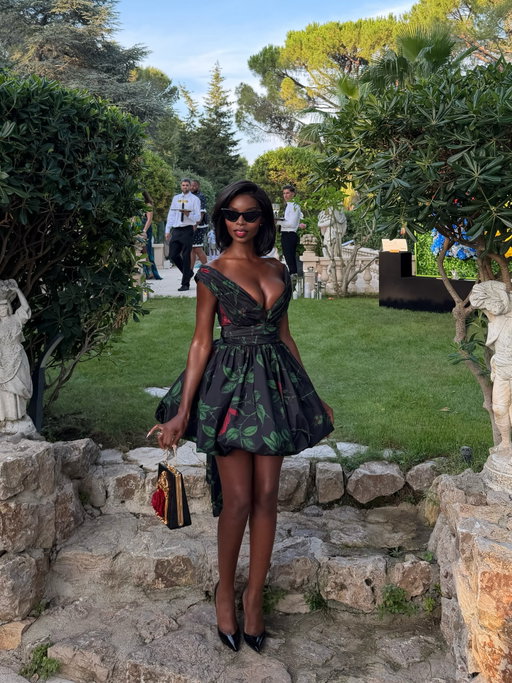 Grace in every petal🌹
