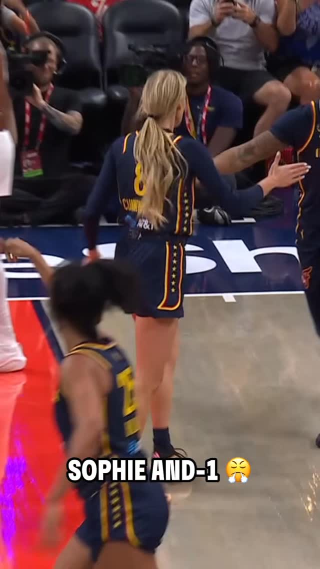 Back-to-back and-1’s for the @IndianaFever 😤

Sophie Cunningham gets the reverse to fall

LAS-IND | CBS | WNBA Pride | @Coach