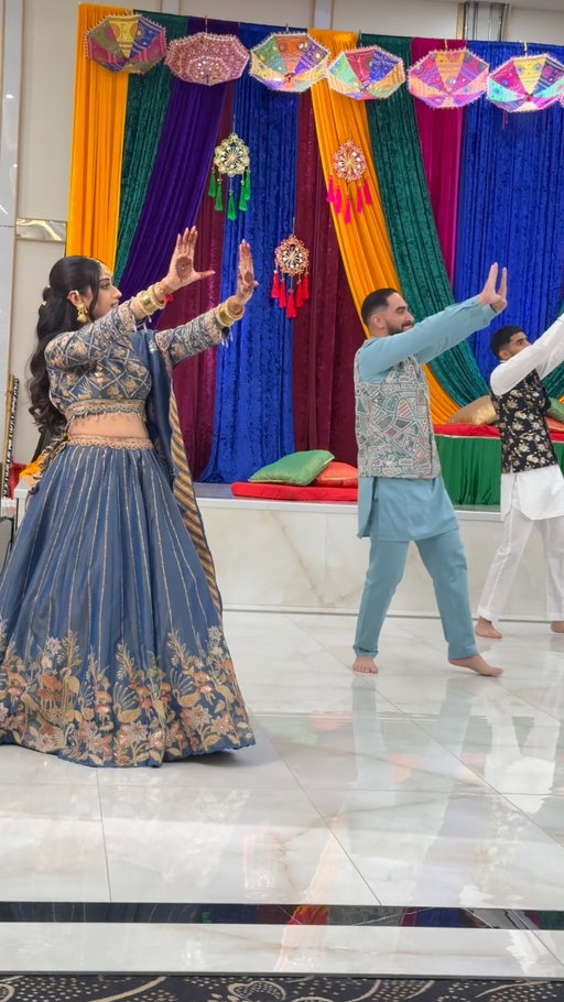 Makeup; @allure_by_harp 
Hair: @facesbypavan 

#yyc #sangeet #performance #bhangra
