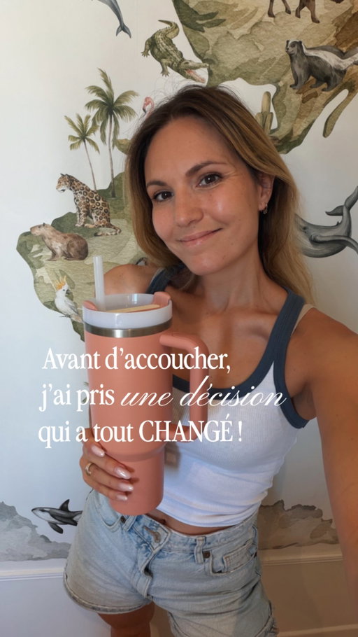 Et vous, quel est le moment qui vous a fait prendre conscience que vous étiez plus forte que vous ne le pensiez ? ♥️

Quelques jours avant l’arrivée de Milo, j’ai pris une décision qui a changé ma façon de vivre mon accouchement : choisir de faire confiance à mon corps.

Bien sûr, j’avais entendu les récits difficiles, les peurs, les complications possibles. Mais j’ai décidé de nourrir mon esprit avec autre chose. De me rappeler tout ce que mon corps m’avait déjà permis de traverser et de croire qu’il saurait aussi m’accompagner dans cette aventure.

Ce jour-là, je ne savais pas encore à quel point cette confiance allait m’aider.

La maternité nous transforme profondément. Elle nous confronte à nos peurs, à nos doutes, mais elle nous révèle aussi une force insoupçonnée. Une force que l’on découvre souvent au moment où l’on en a le plus besoin.

C’est pour cette raison que je suis particulièrement touchée de participer à la campagne « Bébé grandit, vous aussi » de @mambaby_fr

Parce qu’au fond, pendant que nos bébés grandissent, nous aussi. À travers chaque étape, chaque question, chaque victoire et chaque difficulté, nous devenons peu à peu une nouvelle version de nous-mêmes.

J’ai hâte de lire vos histoires pour savoir quel moment de votre maternité vous a fait grandir ?

Publicité #mambaby #maternité #jeunesparents #postpartum #maman