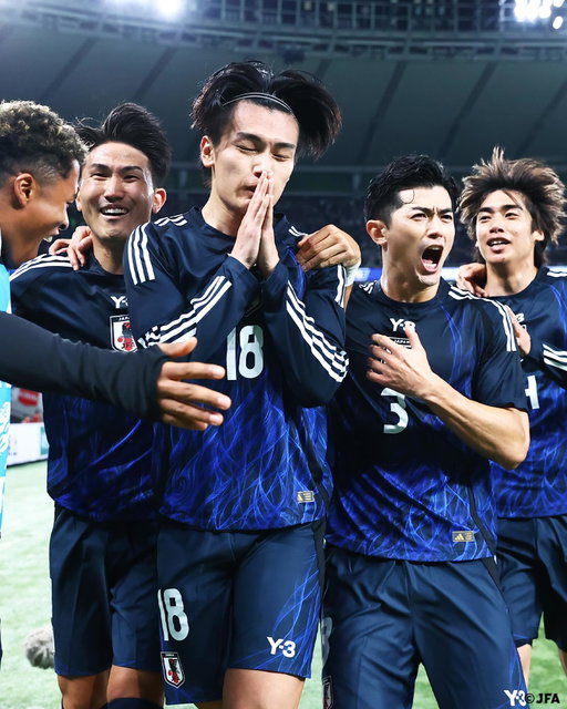 🌎FIFAワールドカップ2026™
【対戦国情報✍️】vs ブラジル代表🇧🇷

FIFAワールドカップで唯一、1930年の第1回大会から全22大会に参加し、史上最多の優勝5回を誇るブラジル。
ワールドカップ予選は苦しむも、カルロ・アンチェロッティ監督のもと、5位で突破を果たしました。
 
今大会は、グループCを2勝1分けの1位で突破。
2002年の日韓大会以来、通算6度目のワールドカップ制覇を狙う。
 
🔹SAMURAI BLUE 直近5試合の対戦成績🔹
2013/6/15 FIFAコンフェデレーションズカップ ブラジル2013 ●0-3
2014/10/14 国際親善試合 ●0-4
2017/11/10 国際親善試合 ●1-3
2022/6/6 キリンチャレンジカップ2022 ●0-1
2025/10/14 キリンチャレンジカップ2025 ○3-2
 
@fifaworldcup 
#最高の景色を #サッカー日本代表