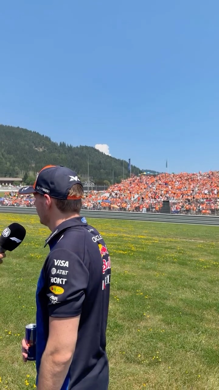 Home run 👋 A familiar soundtrack for drivers parade at the Red Bull Ring 🔊🔊

#F1 #RedBullRacing #AustrianGP