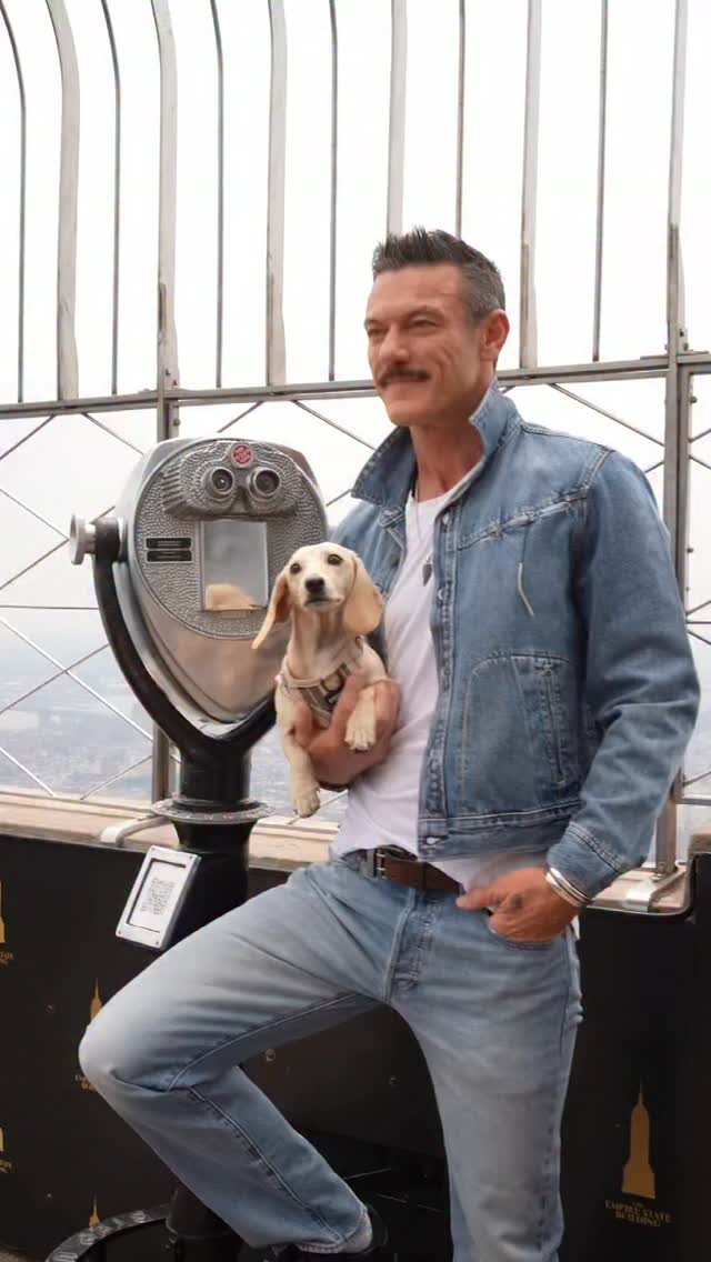Luke Evans (and Lala!) visited the Empire State Building Observation Deck to light up the building in celebration of NYC Pride. 🏳️‍🌈

Comment LIGHTS and we’ll send you a link to see the lights live.  Text CONNECT to 274-16 for real-time lighting alerts.”