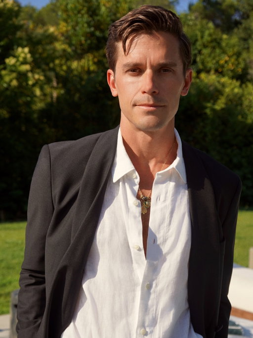 had to button it up quite literally for Cannes Lions and so damn grateful @bananarepublic’s timeless linen shirts can go dressed up, down and sometimes off 🙃 #bananarepublicpartner