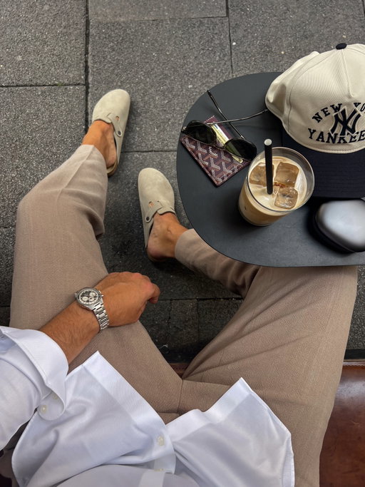 Too hot to handle the temperatures with sneakers or loafers 🥵

#outfitinspiration #gentlemanstyle #birkenstock #goyard #details