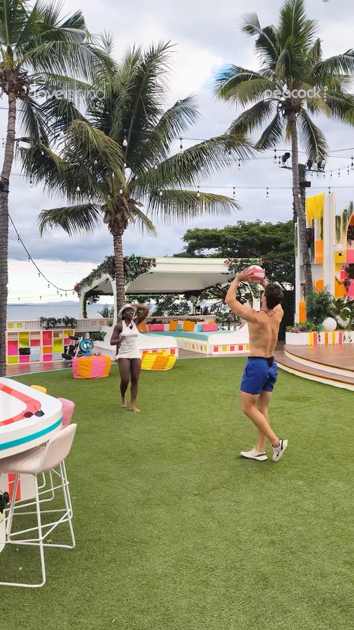Bump, set, spike! 🏐 #LoveIslandUSA