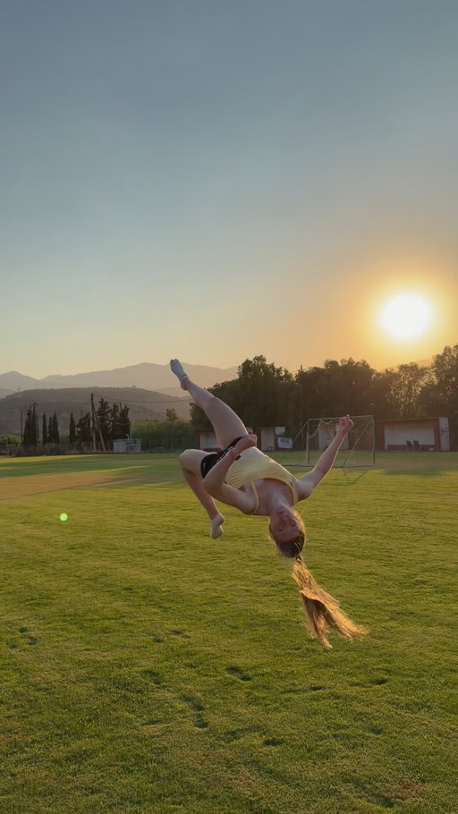 My new record of gainer switches on grass!🥰 

 
 
 
 
 
 
#tricking #summer #summertime #acrobatics #flip