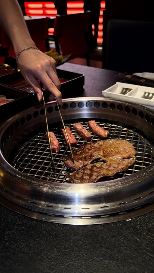 NEW JAPANESE BBQ SPOT IS OPENED!! Come try out @wagyuhousetx located at the Galleria Mall. It’s on the outside of the mall near Cheesecake Factory. Place is now for all the Wagyu options. It is AYCE (All You Can Eat)

Pretty similar to a Korean BBQ but w/ Japanese BbQ. They have Premium meats from Wagyu Steaks, Brisket, & plenty of other Wagyu style options. 

Great restaurant to take your family, friends, girlfriend/boyfriend or just yourself. 

#houston #wagyubeef  #houstonfood #houstoneats #AYCE