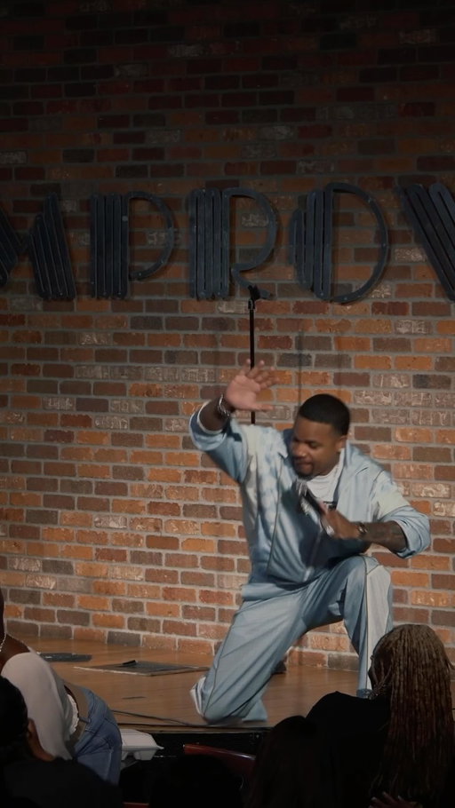 Mama gotta have a life too 😌😂😂😂😂 #standupsunday #crowdwork 

🎥 @dshearesjr & @1andrewrose